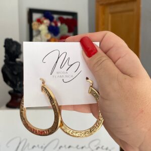 Pendientes de aro irregular plano de flamenca dorados.