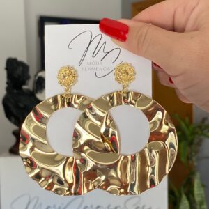 Pendientes de flamenca dorados de aro con relieve
